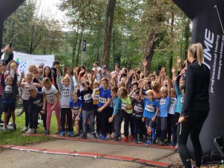 Mirna - 10 dobrodelni Trimmigo, pred startom na 700 m,m fot Neza Finzgar (2)